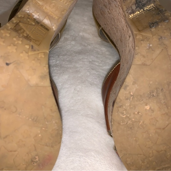 Jimmy Choo Wedge Size 39 1/2 Neutral Patent Leather Cork Platform Open Toe Wedge - Picture 11 of 14